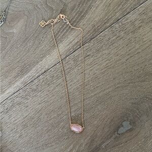 gold kendra scott necklace